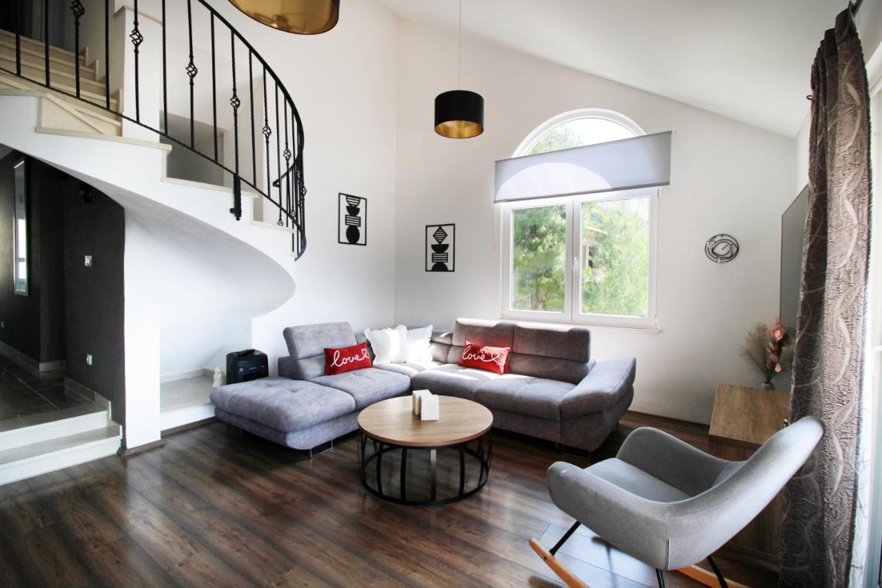 Luxury Duce With Private Pool Apartment *