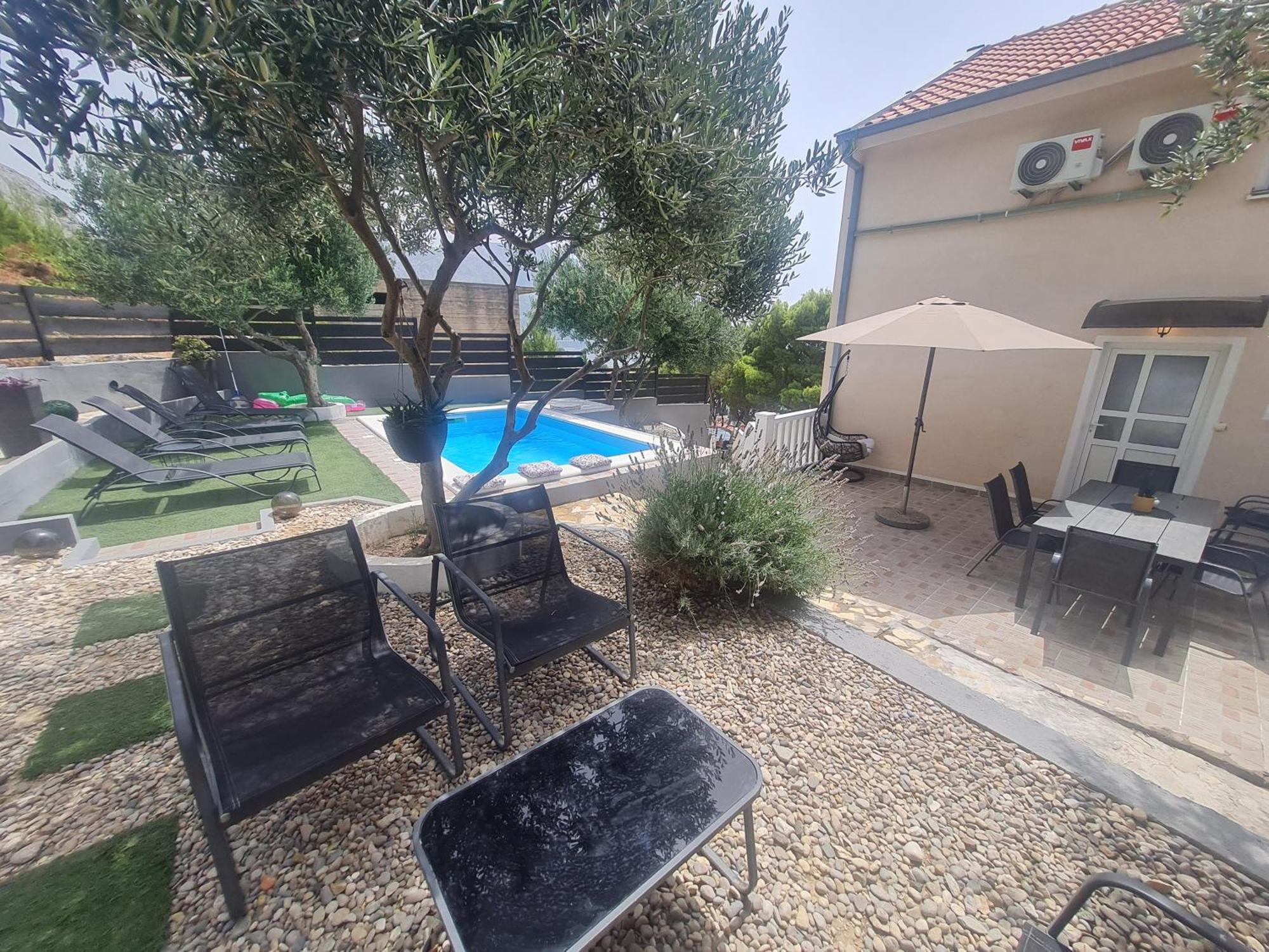 Luxury Duce With Private Pool Apartment *